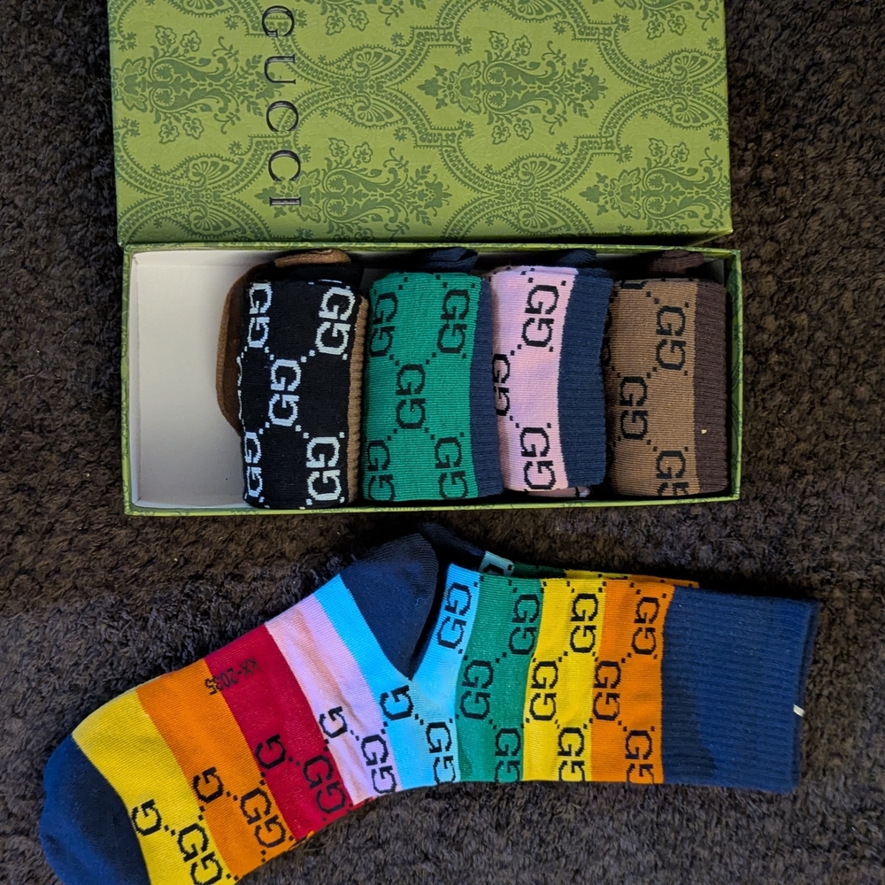 Gucci Men's Vibrant Logo Socks Collection